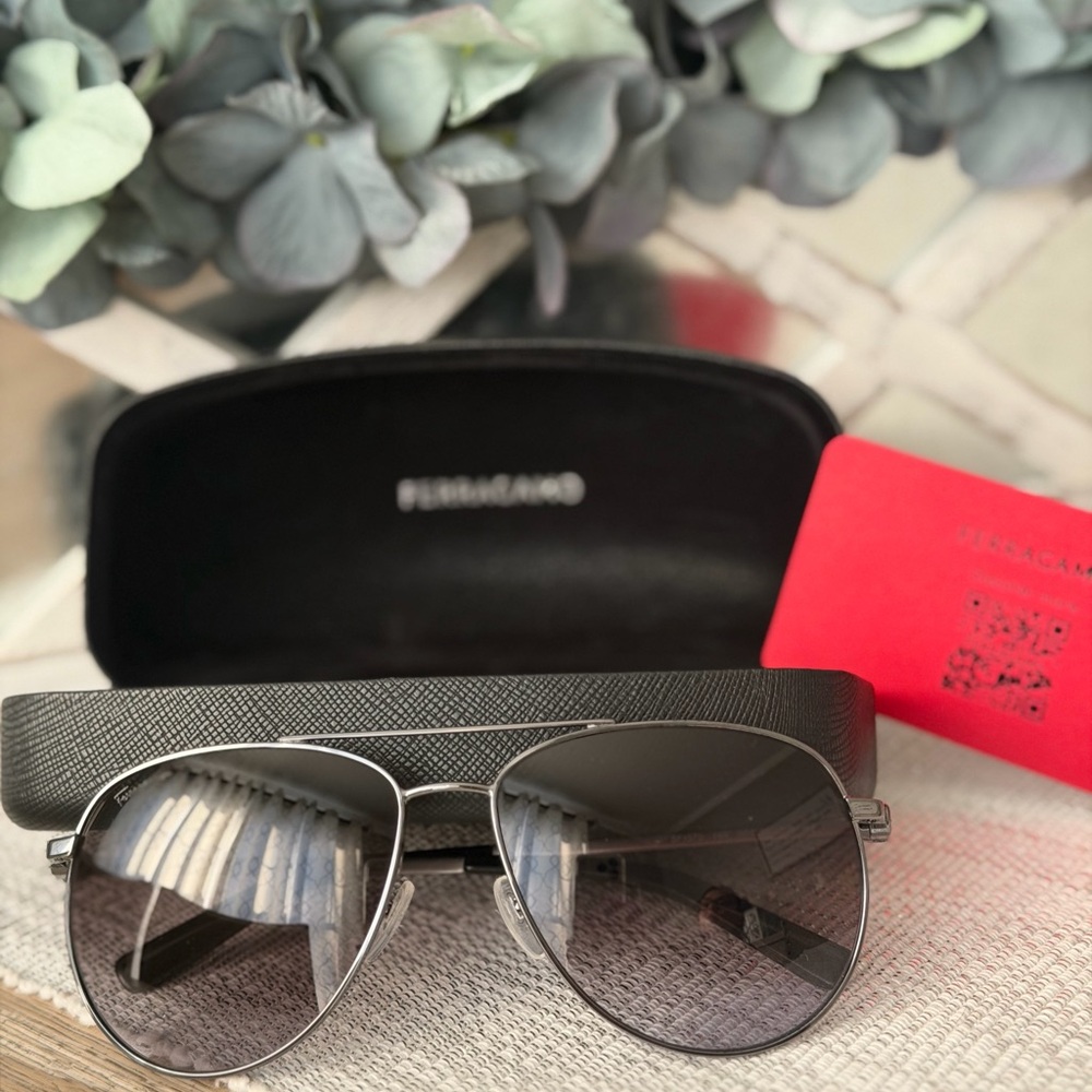 Salvatore Ferragamo Aviator Sunglasses Gun metal frame w/Case Cloth Card NIB